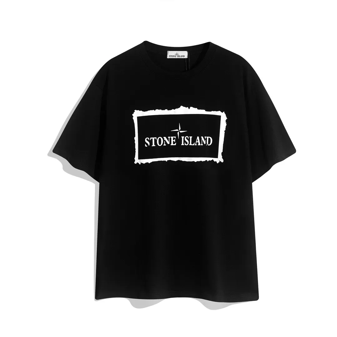 W612#P110💰 [Stone lsland/Stone Island summer new front and back printed short-sleeved T-shirt] ⚠️[Original creation, high control of details] Made of 260 grams of combed cotton, 32-count double yarn - Simple basic versatile style, original quality, the first choice for couples. - Made in a large factory, four needles and five threads on the shoulder, neat alignment, high quality workmanship. - Same style for men and women, very versatile, one piece for each hand, details are clearly visible. Color: black White Size: M L